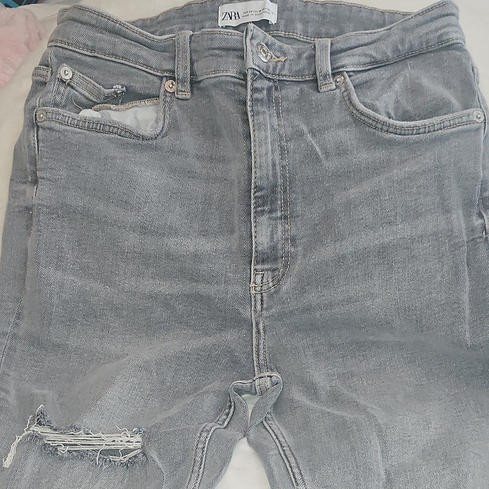 Zara Light Gray DISTRESSED  Ripped Jeans HIGH WAISTED JEANS 10